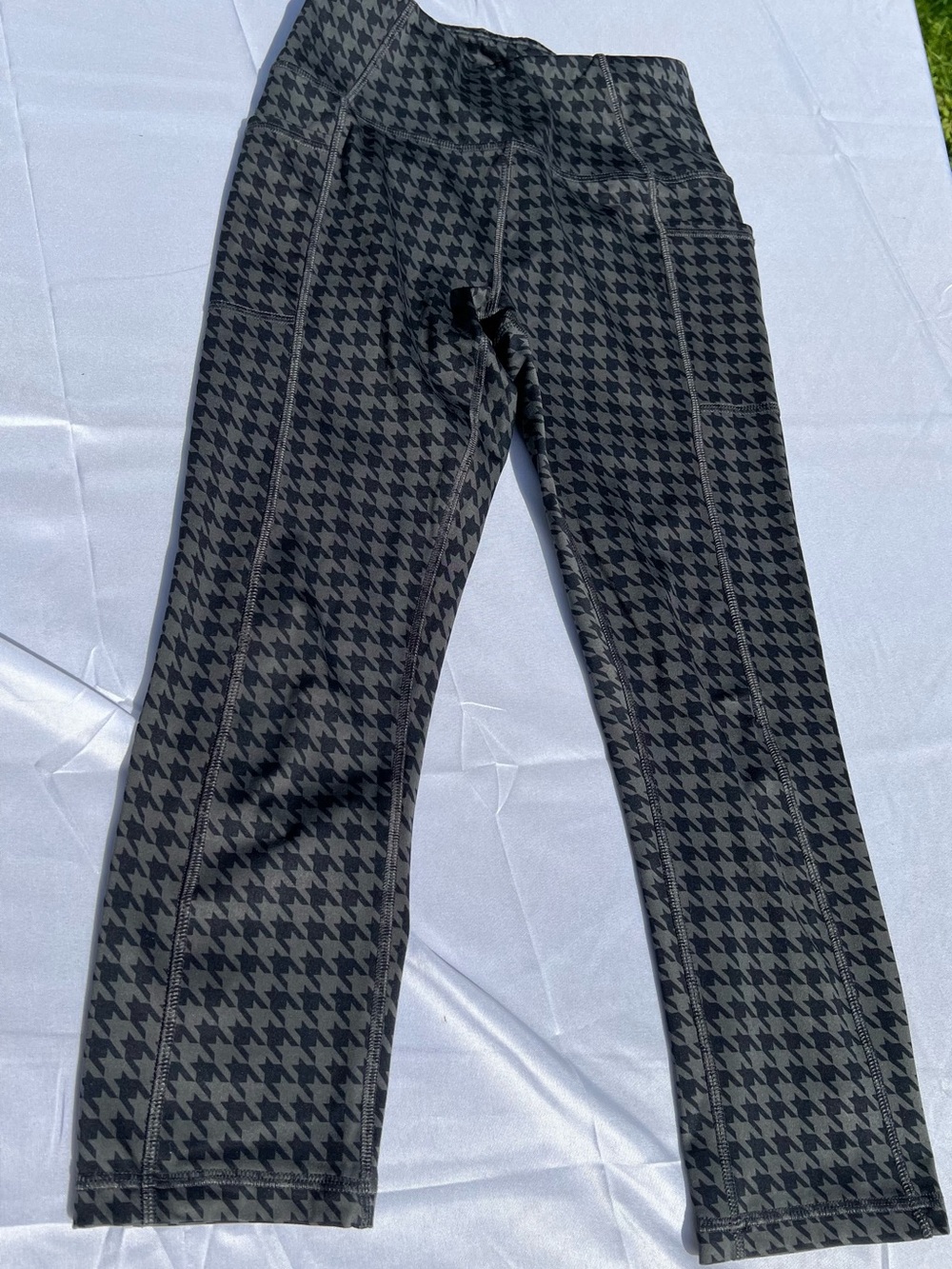Gottex Black & Gray Houndstooth Leggings